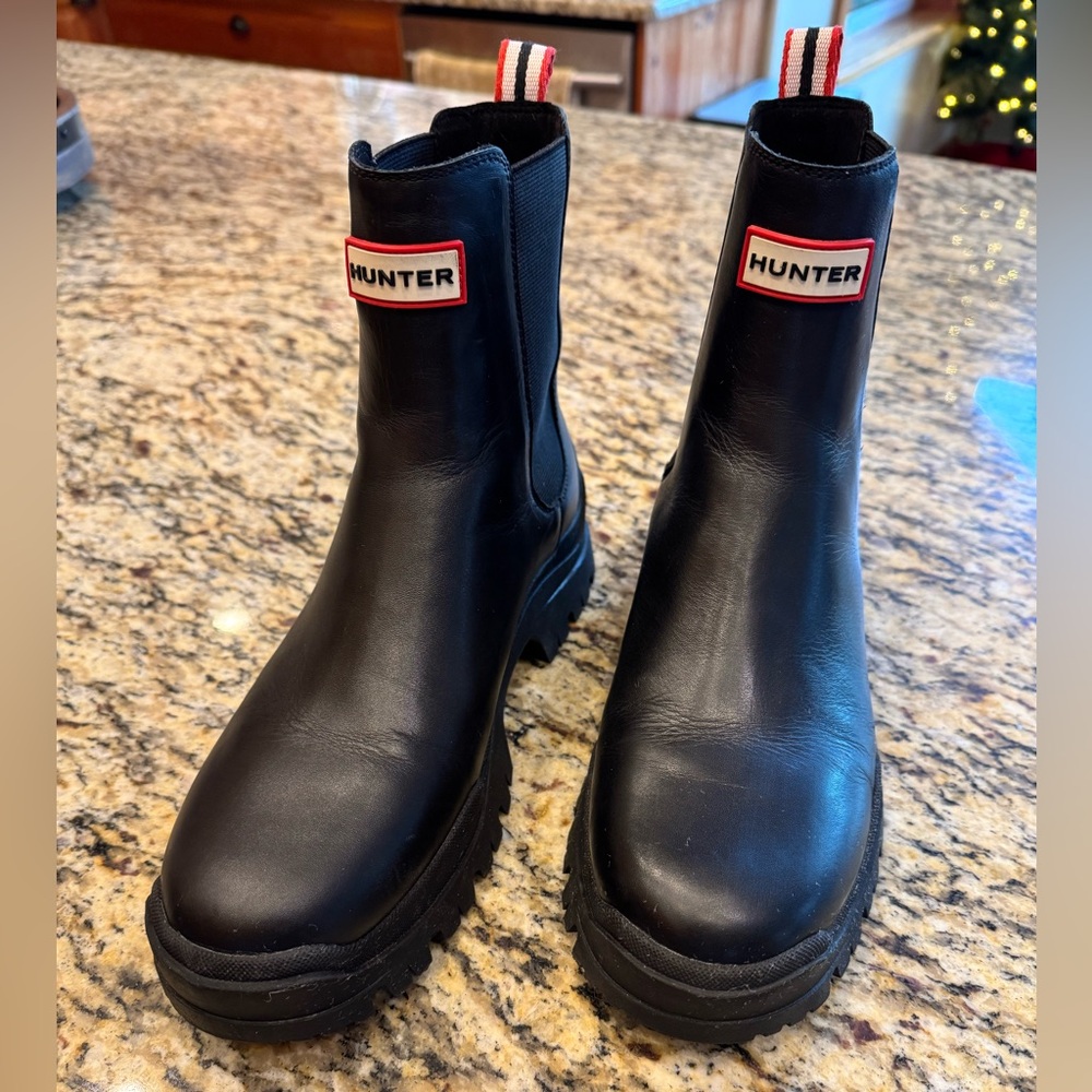 Hunter Black Winica Chelsea Lug Sole Boots